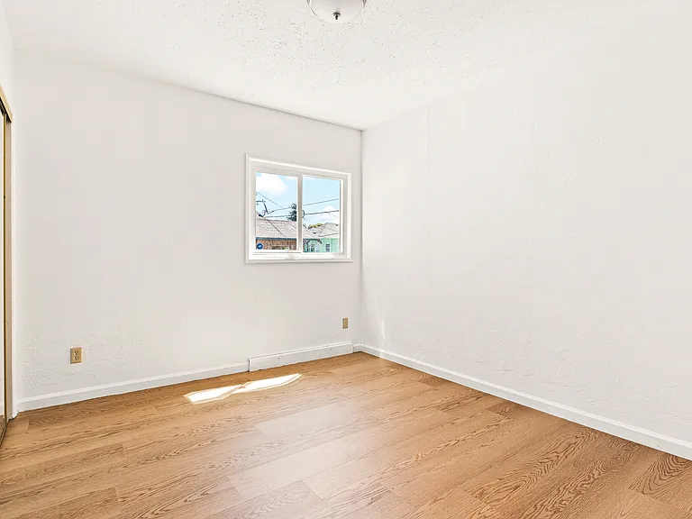 1015 82nd Ave — Photo 12