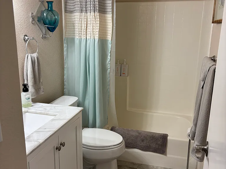 907 E Vaughn Ave — Photo 6