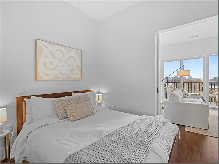 205 Maverick St #Penthouse 505 — Photo 6