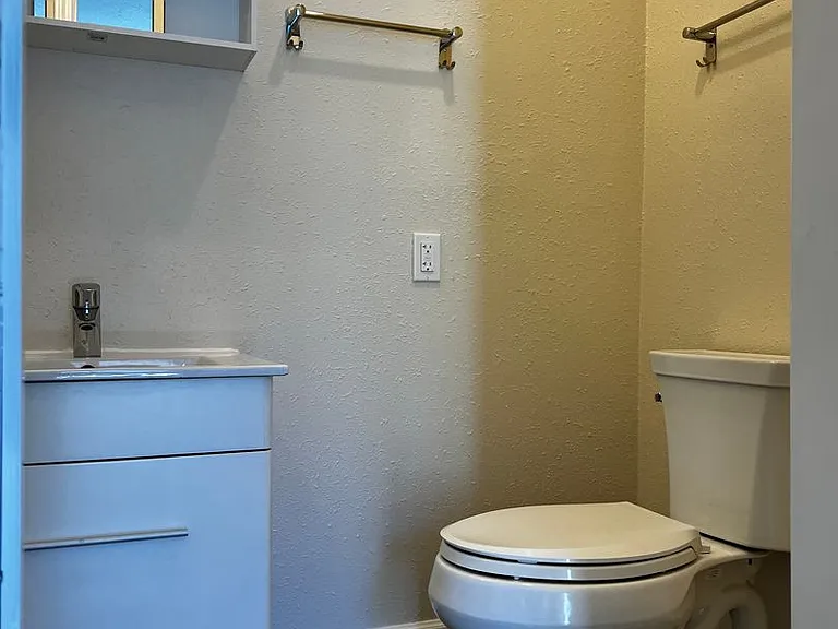 1645 Irving St #B — Photo 7