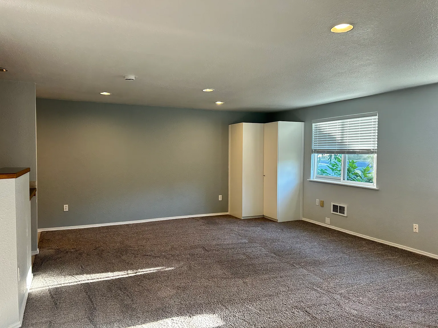 5 bed, 2044 sqft, $1,350 — Photo 3