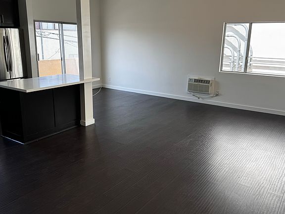 3rd image of 1447 Armacost Ave APT 8