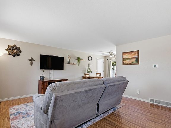 5th image of 240 Blossom Dr