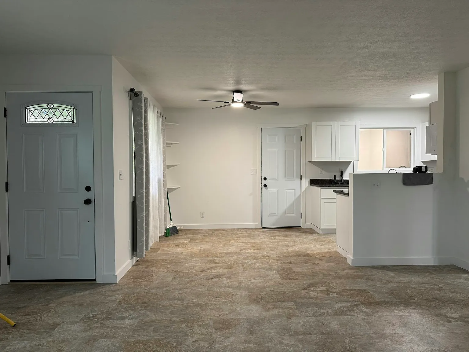 15-2712 Hee Street — Photo 3