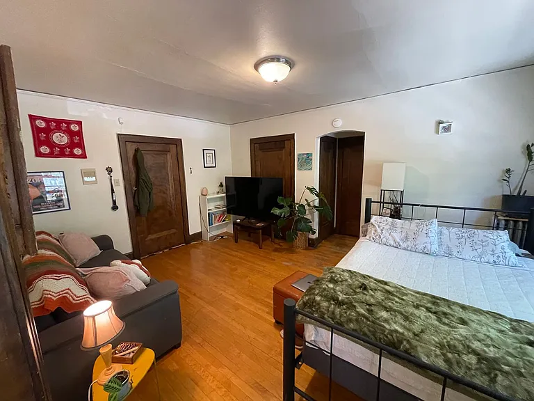 1805 E Park Pl — Photo 3