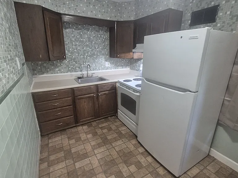 433 Plaza Ave — Photo 15