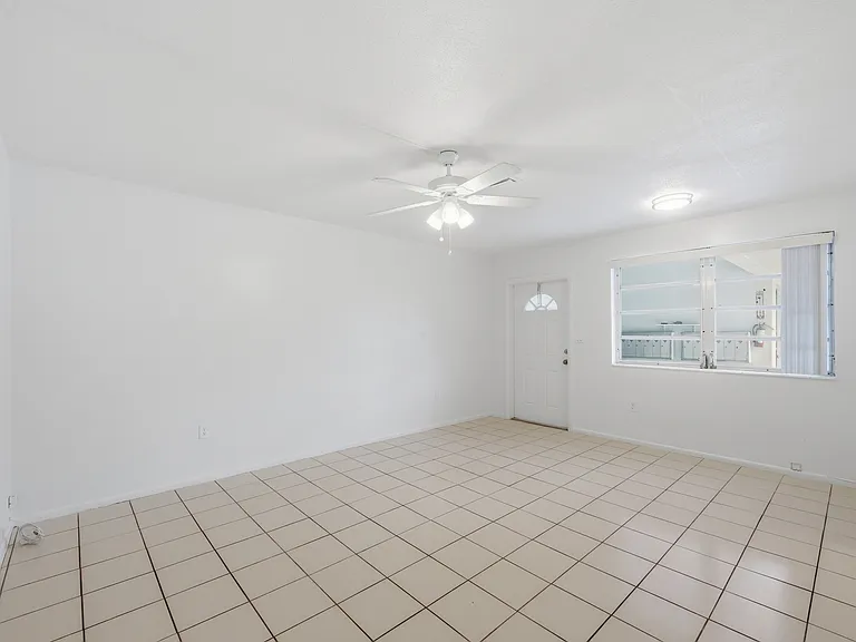 7211 Venetian St #3 — Photo 4
