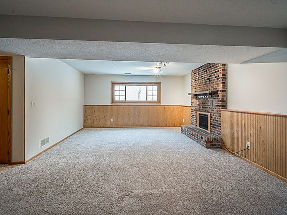 4th image of 708 Manor St