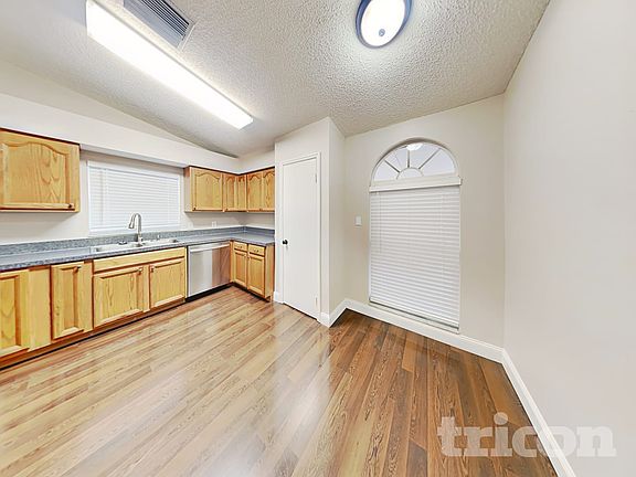 4th image of 1115 Hardwood Dr