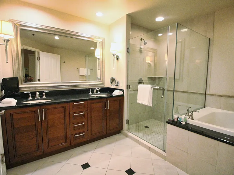 125 E Harmon Ave — Photo 7