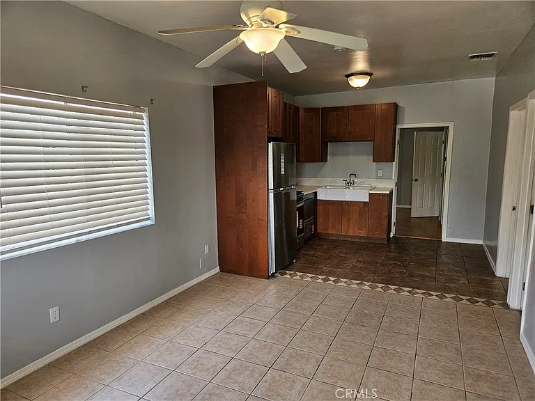 964 Cypress Ave — Photo 4