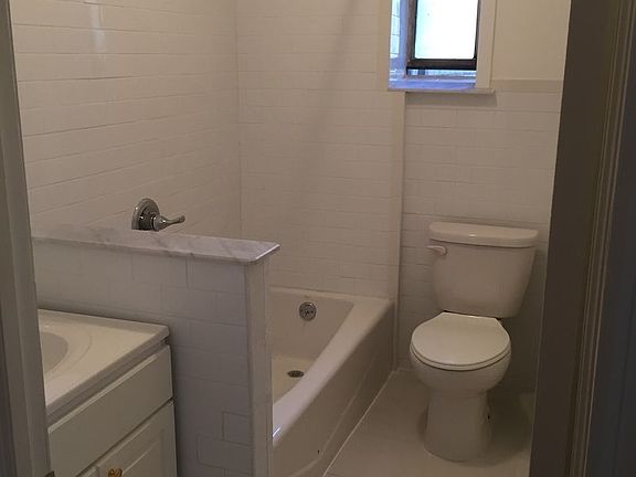 3rd image of 2100 Beekman Pl APT 3R