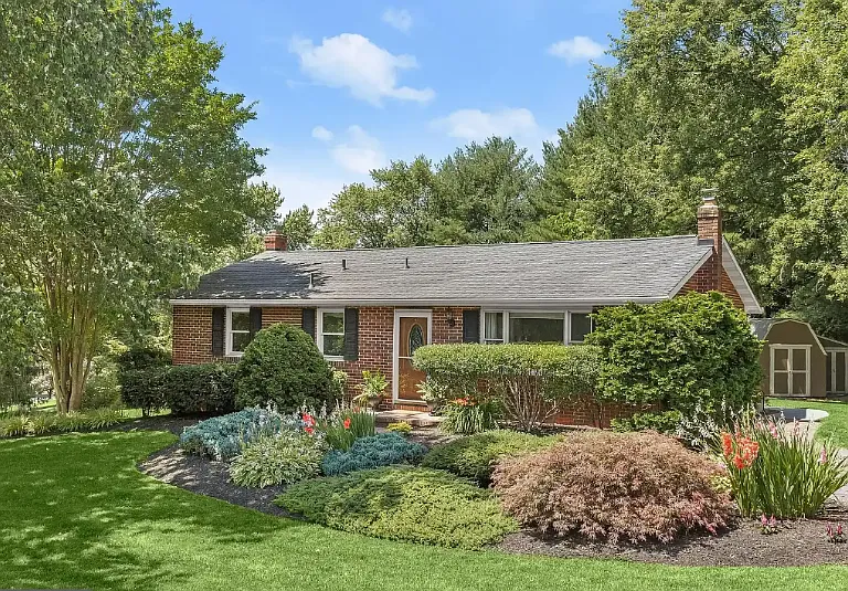 11 Denby Dr — Photo 10