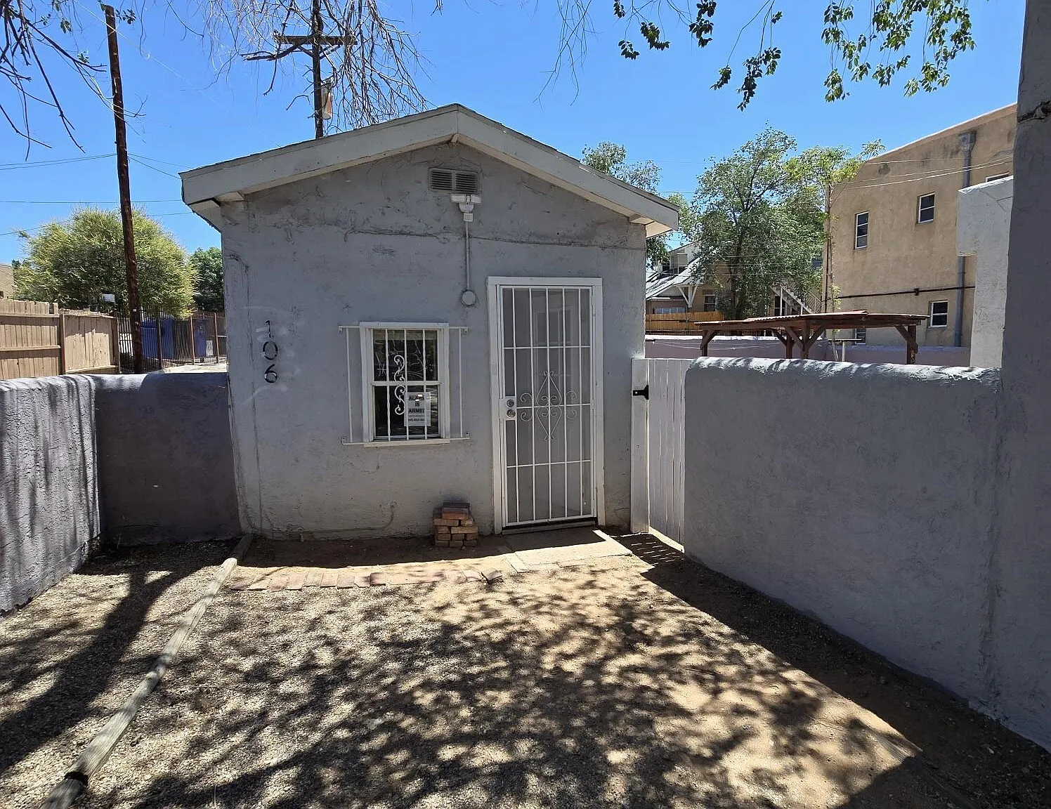 1 bed, 1.0 bath, 400 sqft, $800 — Photo 1
