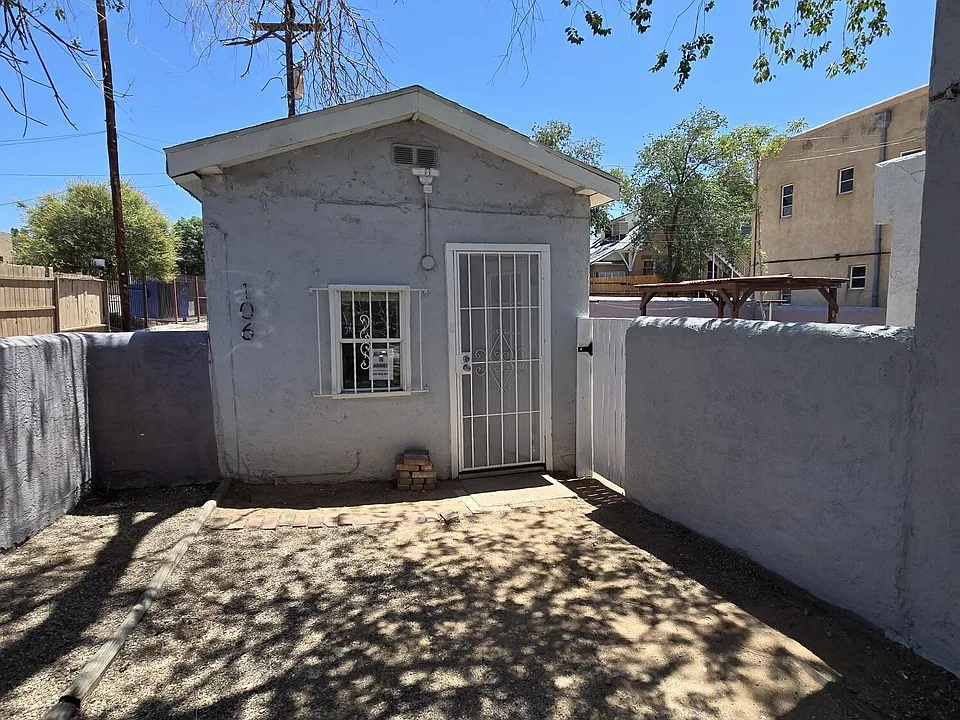 110 Mesa St SE