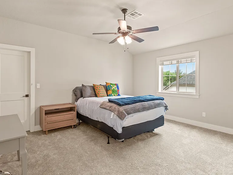 Upstairs guest bedroom 1
