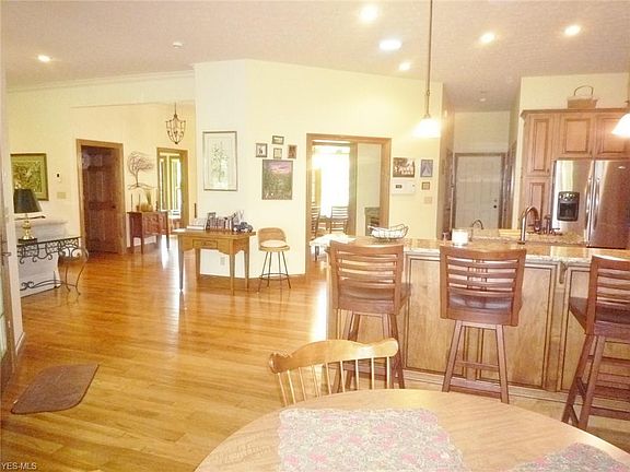 5th image of 3908 1st Ave