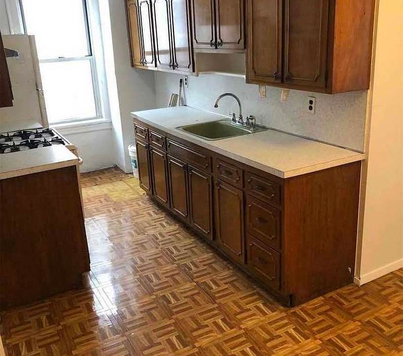 1st image of 21-12 Ditmars Blvd #2
