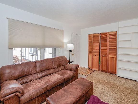 5th image of 34093 Vauxhill Dr