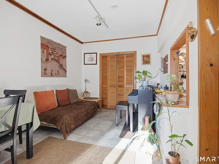 540 Whitney Ave #4 — Photo 6