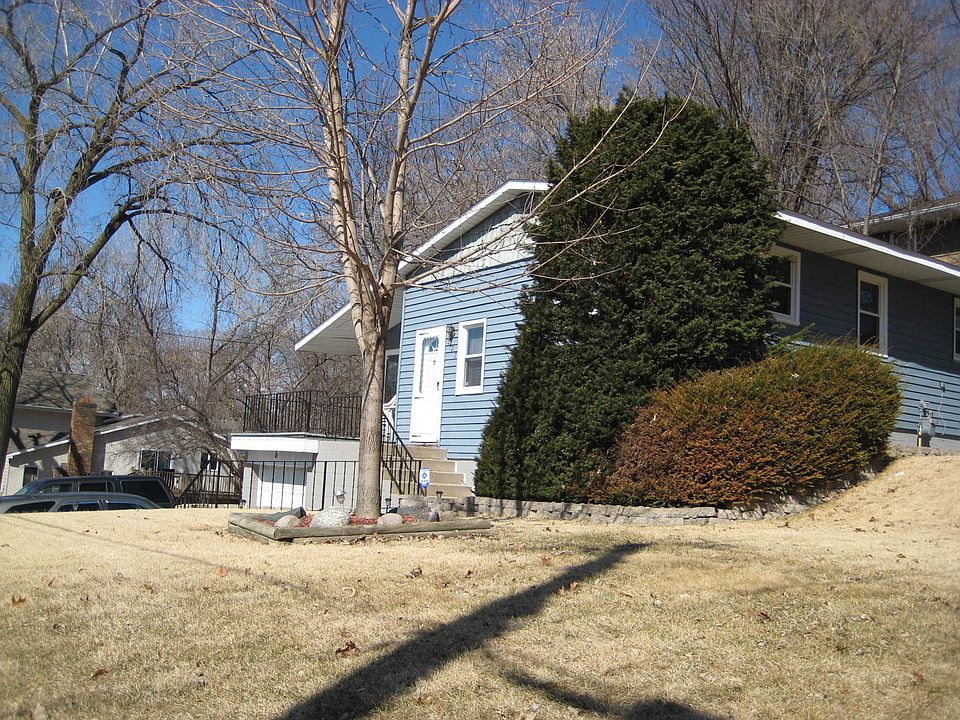2nd image of 333 Demont Ave E