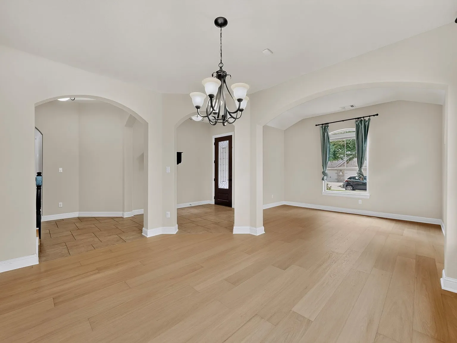 5 bed, 4.0 bath, 3407 sqft, $3,900 — Photo 4