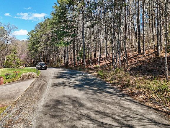 3rd image of 1720 Spring View Ln