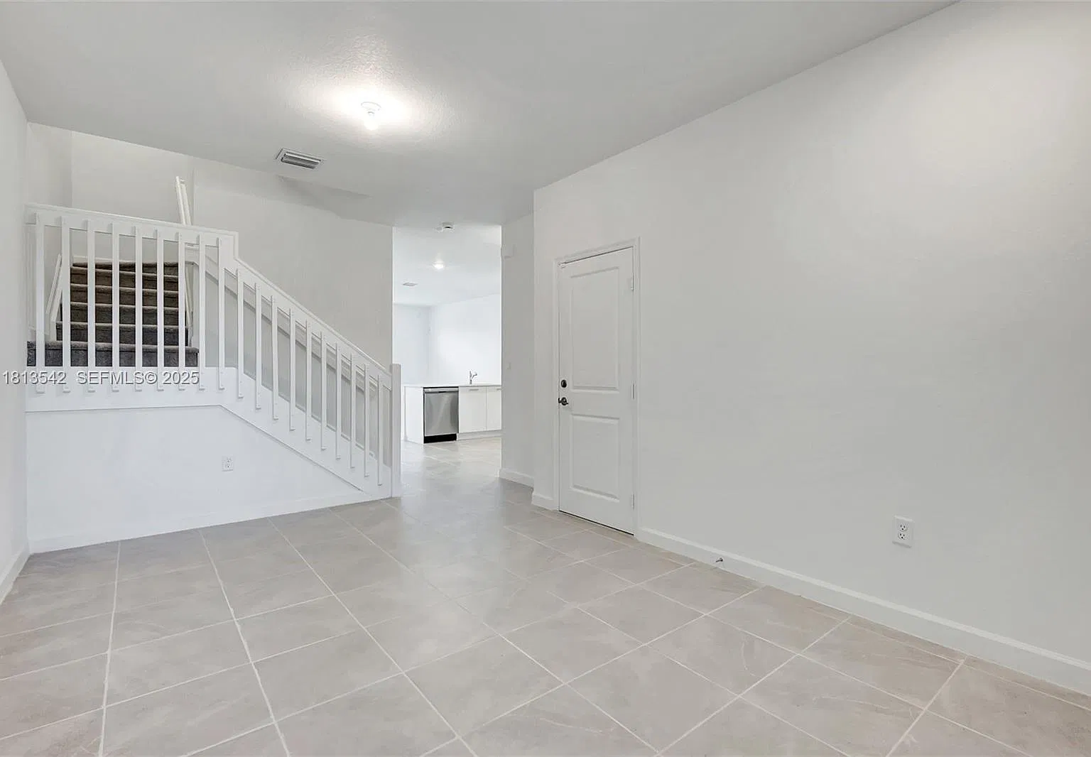 4 bed, 1820 sqft, $3,900 — Photo 2