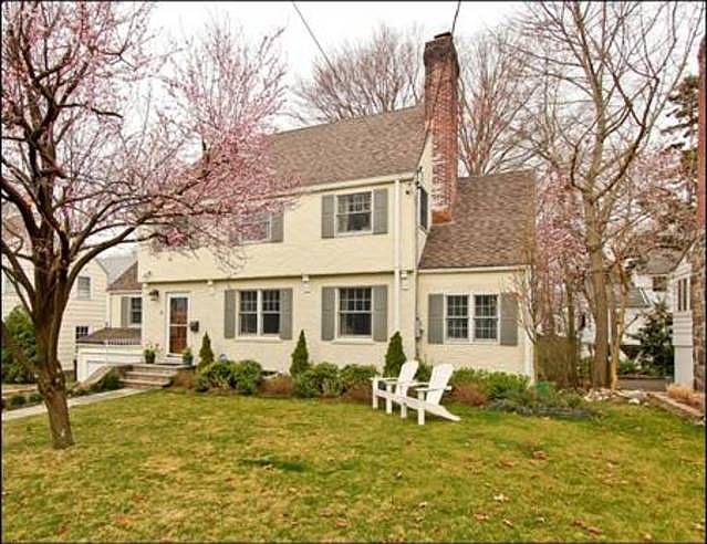 1st image of 4 Byron Ln