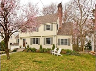 4 Byron Ln, Larchmont, NY 10538