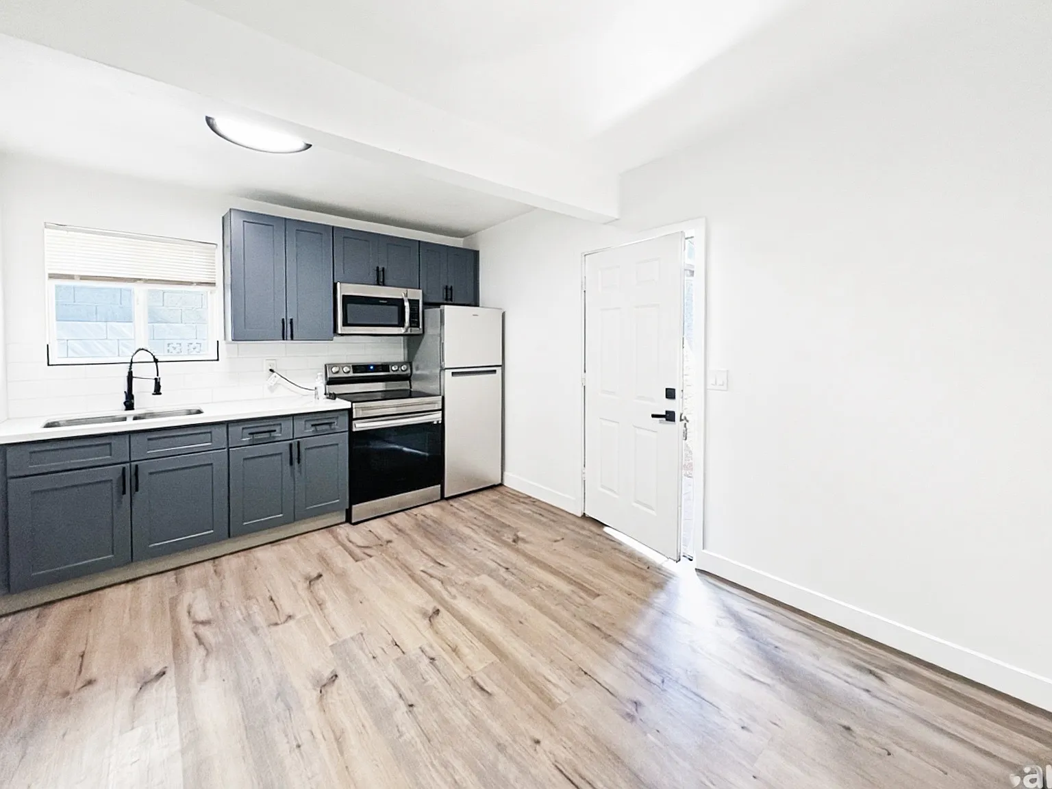 1 bed, 450 sqft, $1,150 — Photo 2