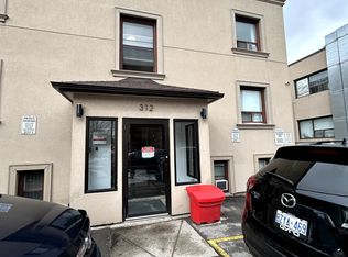 312 Douglas Ave #202, Toronto, ON M5M 1H1