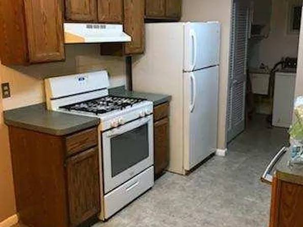 955 Lake Breeze Rd, Sheffield Lake, OH 44054