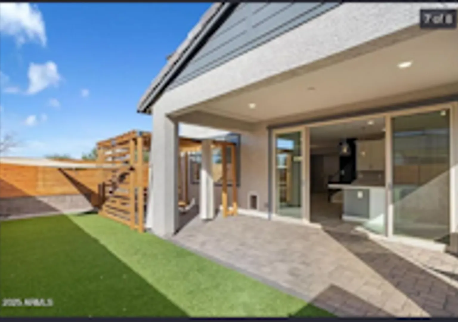 Stunning 5-Bedroom Executive Home in Desirable Mesa Neighborhood — Photo 2