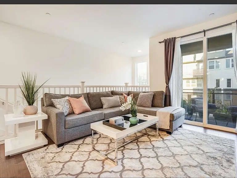 642 Obsidian Dr — Photo 1