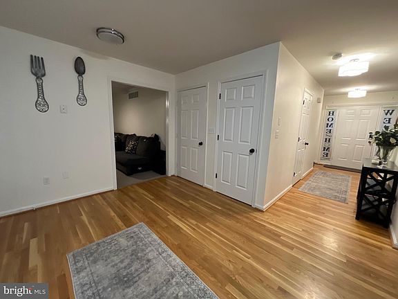 4th image of 400 Gresham Ct