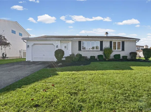 17 Bellwood Ln, Depew, NY 14043