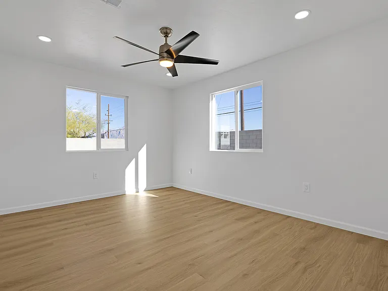 948 E Waverly St #B — Photo 15