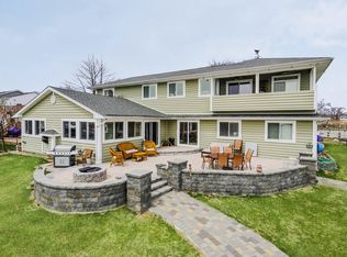 20 Iroquois Pl, Massapequa, NY 11758