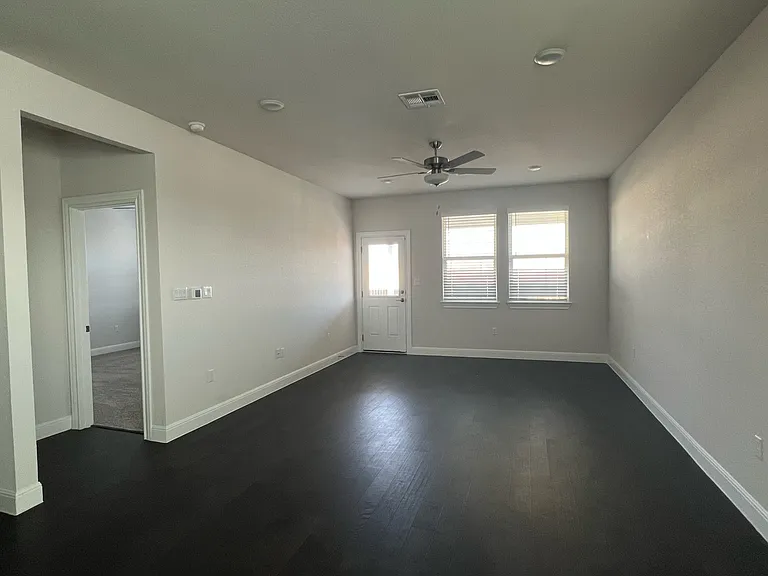 15501 Ellinger Dr — Photo 8