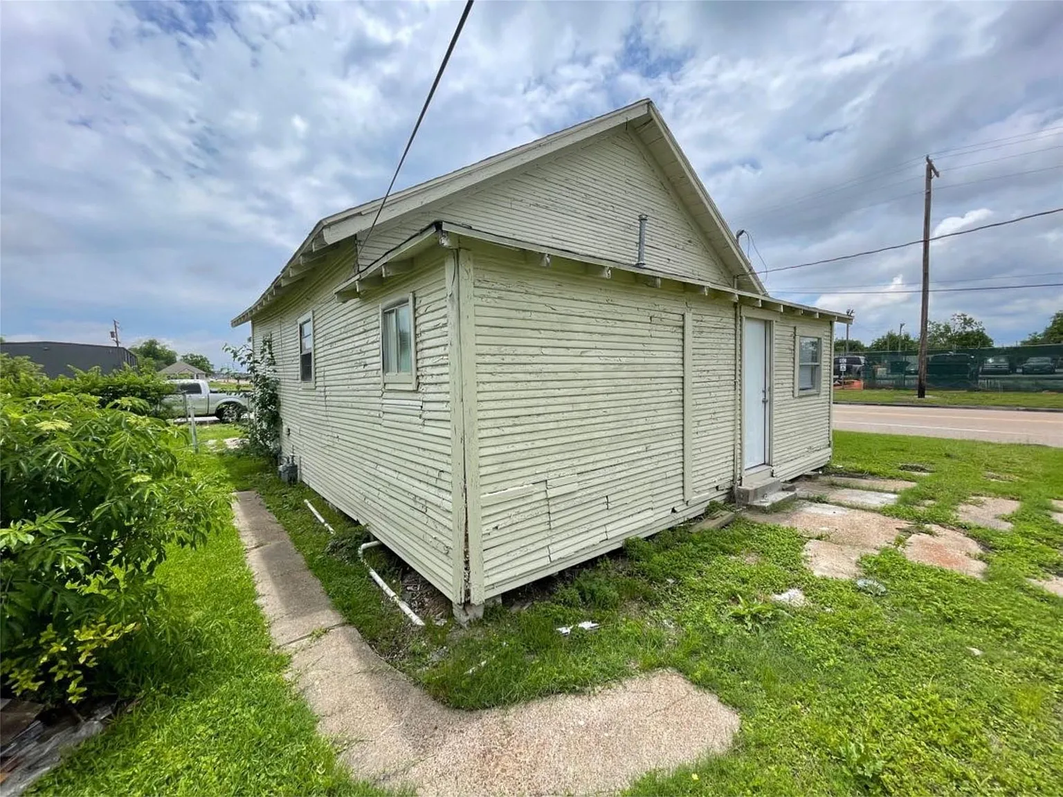 2 bed, 1.0 bath, 844 sqft, $1,250 — Photo 4