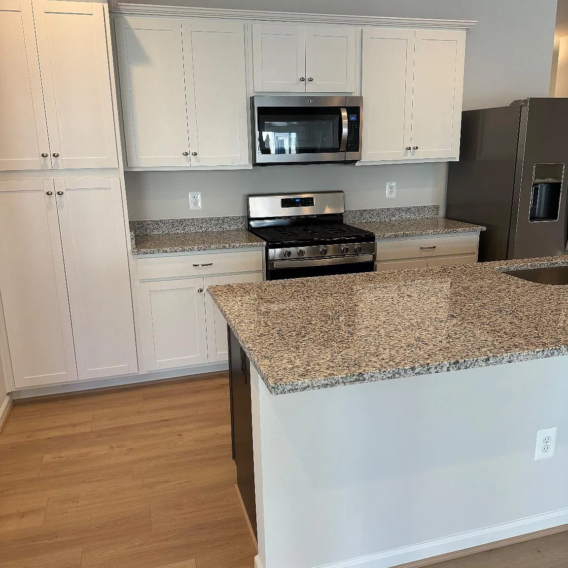 4 bed, 3.0 bath, 2502 sqft, $2,995 — Photo 4