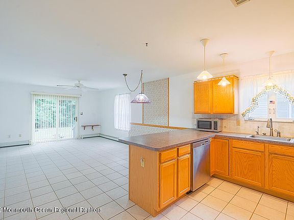 4th image of 1449 Petunia Way S