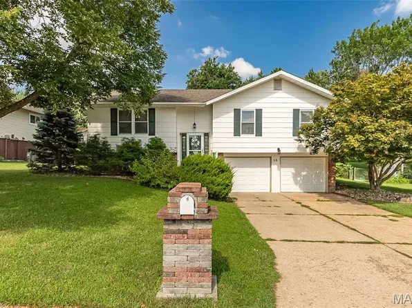 12 Spring Wood Dr, Saint Peters, MO 63376
