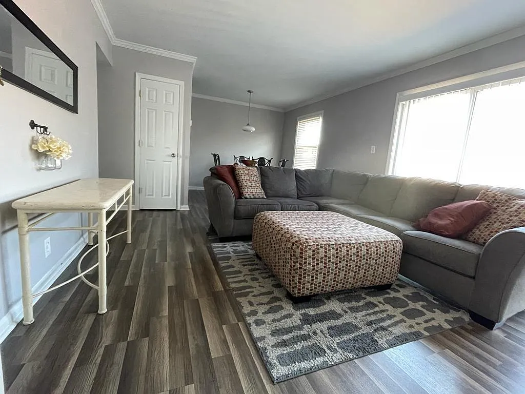 128 Jamestown Ct APT C photo 1