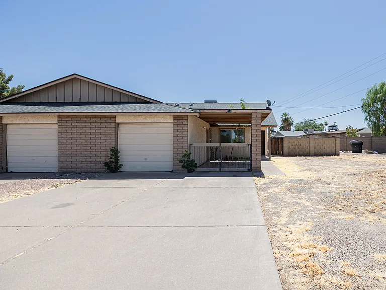 2145 S Dorsey Ln — Photo 2