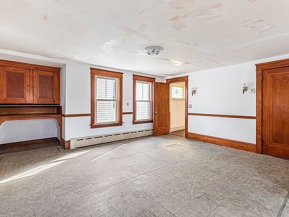 5th image of 1292 Riverside Ave
