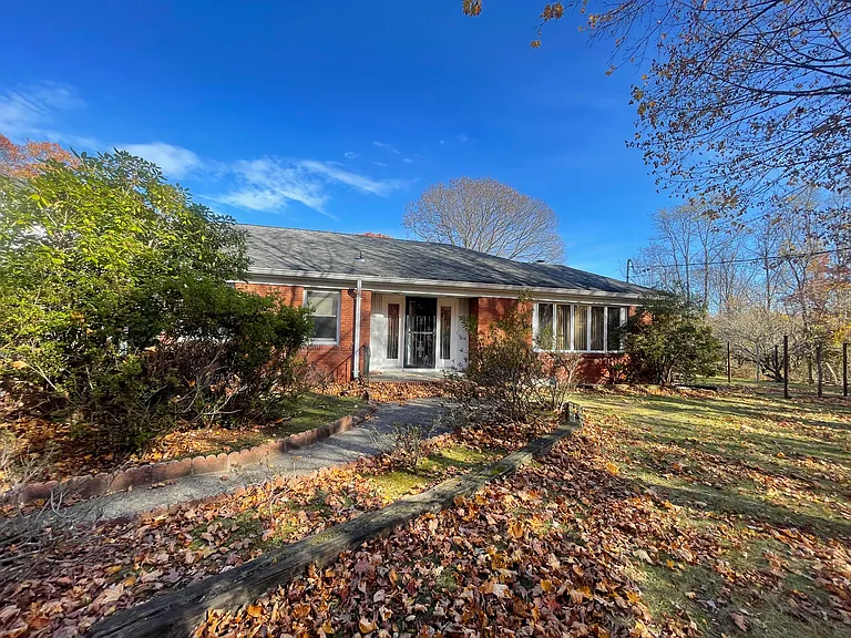457 Pond Path E — Photo 17