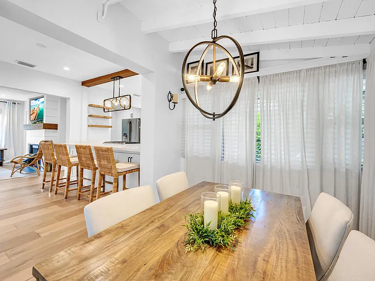 748 NE 17th Way — Photo 37