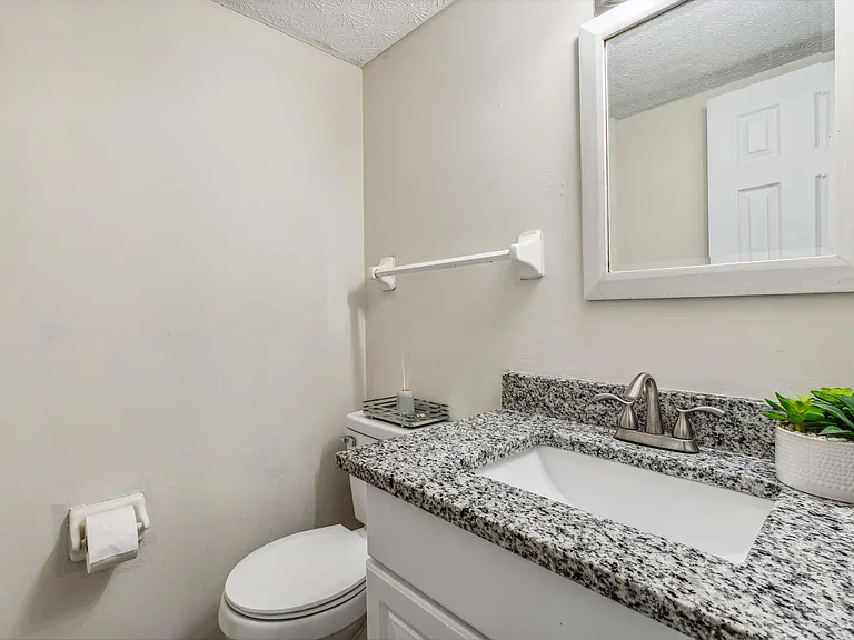 3270 Gurtis Dr — Photo 19